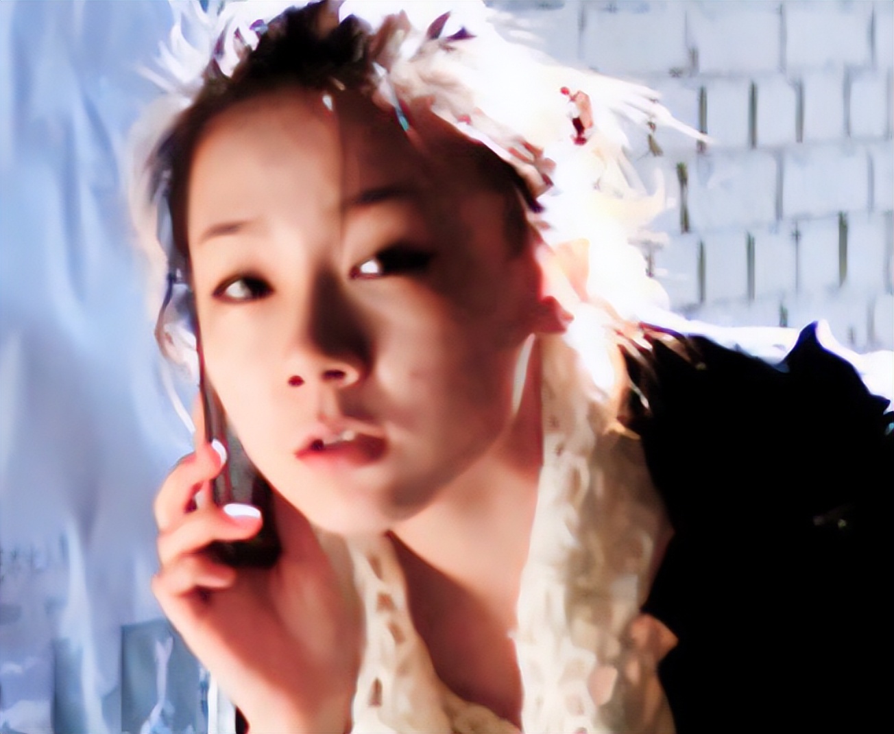 90后人大才女，不顾批评做裸模，衣不蔽体接受采访，今回归家庭