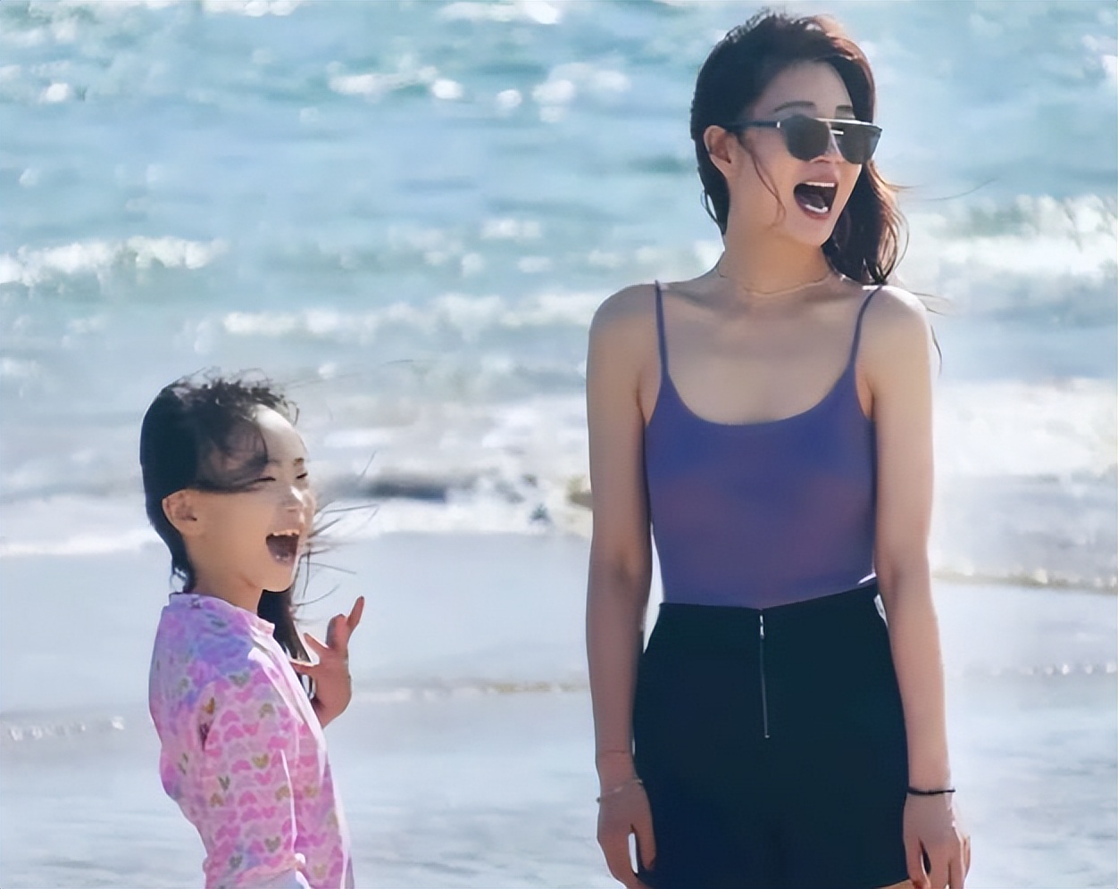 闫妮的“大妈味”、赵丽颖的“土气”，这8位女星，如今判若两人