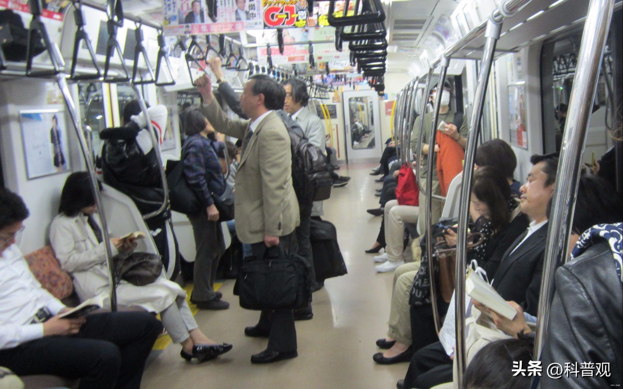 日本人在世界杯的素质（世界杯日本人捡垃圾，被赞素质高？别忘了日本要排核废水入海）