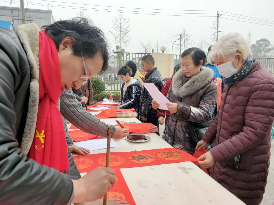 福赠春联祈平安 名家挥毫迎新春——宋家林村开展写春联送祝福活动