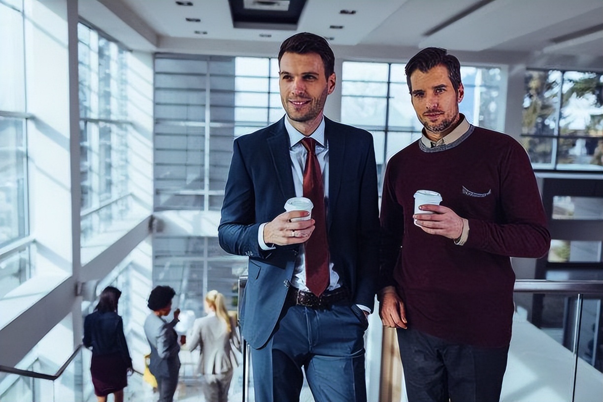 资本给出2大警告信号，艰难的复苏期，普通人还有机会吗