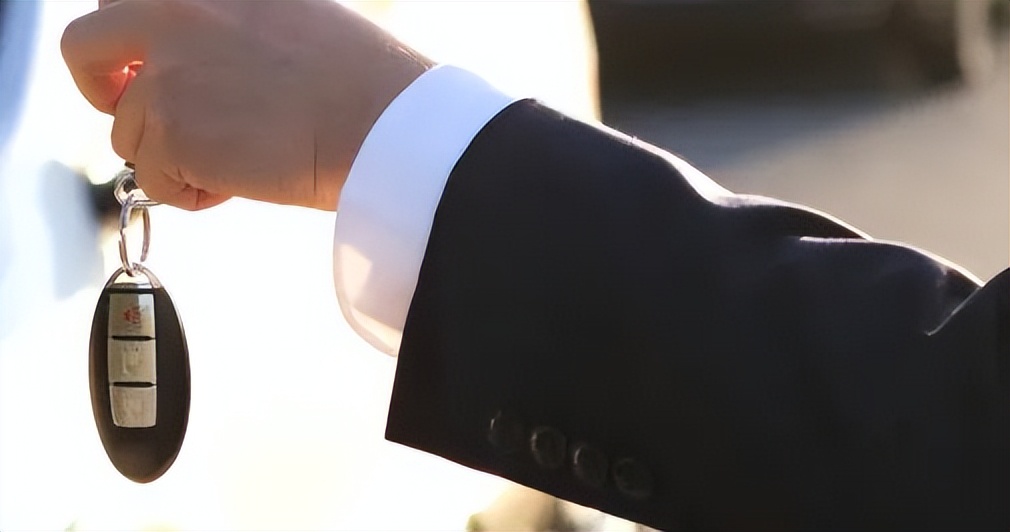 男友擅自拿走车钥匙后出了交通事故，女友要担责吗？判了！