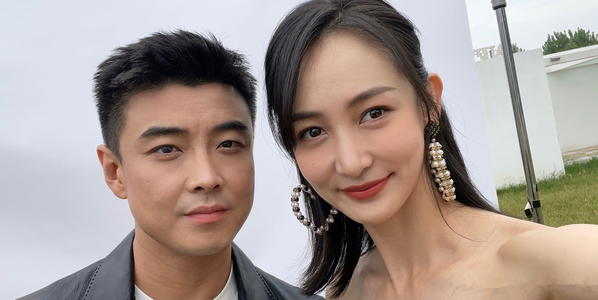 王皓和妻子怎么样了(王皓一家四口在家跳操,1米72妻子身材很好,两个