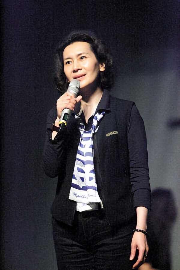 国家一级演员肖雄:当红时为了演戏而离婚,今65岁仍单身的她后悔吗