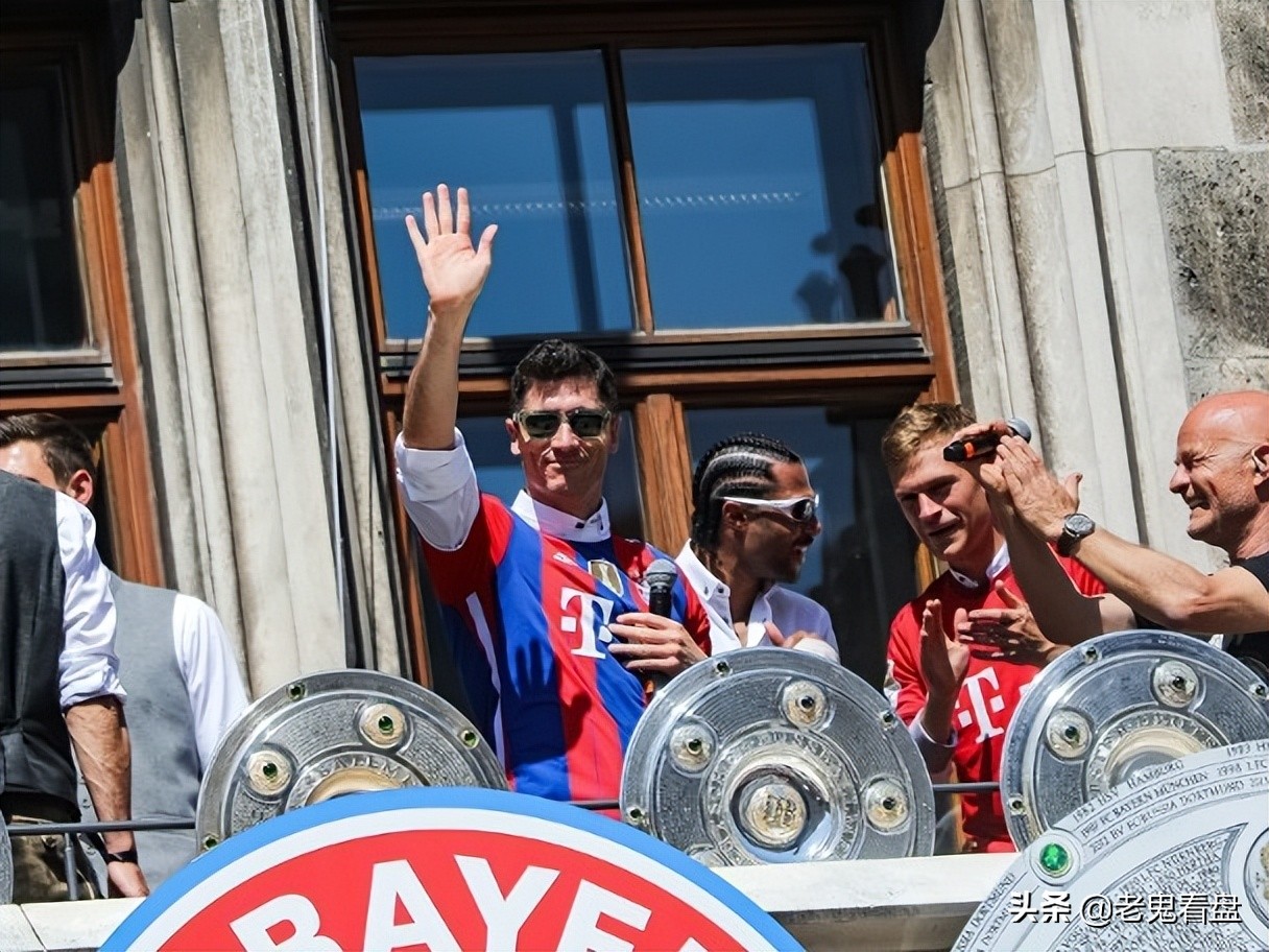踢巴萨踢拜仁慕尼黑(莱万多夫斯基决心离开拜仁慕尼黑，不惜减薪转投巴塞罗那)