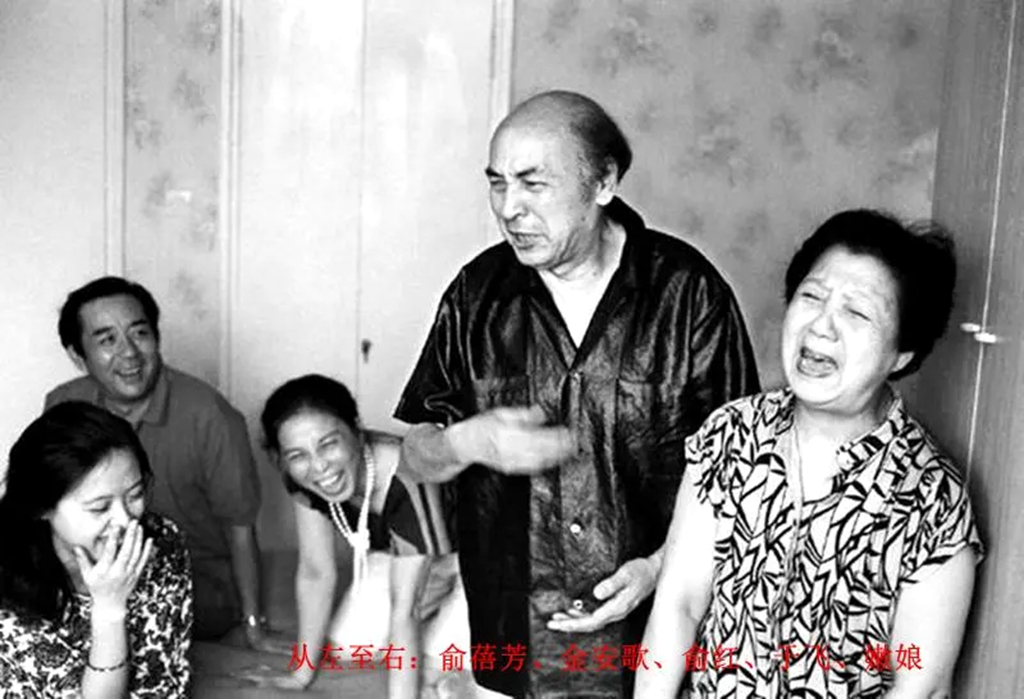 98岁高龄"老舅妈"嫩娘现身,丈夫是《羊城暗哨》"叶处长"于飞