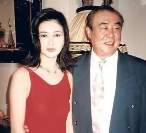 6位“清纯欲女”的劲爆情史：有人8段感情4次婚姻，有人当街热吻