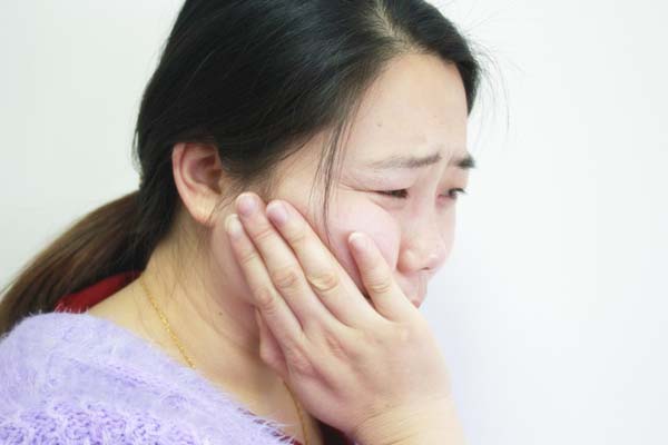体内有癌，从嘴巴能看出来？口腔4种表现，可能是癌症在走近