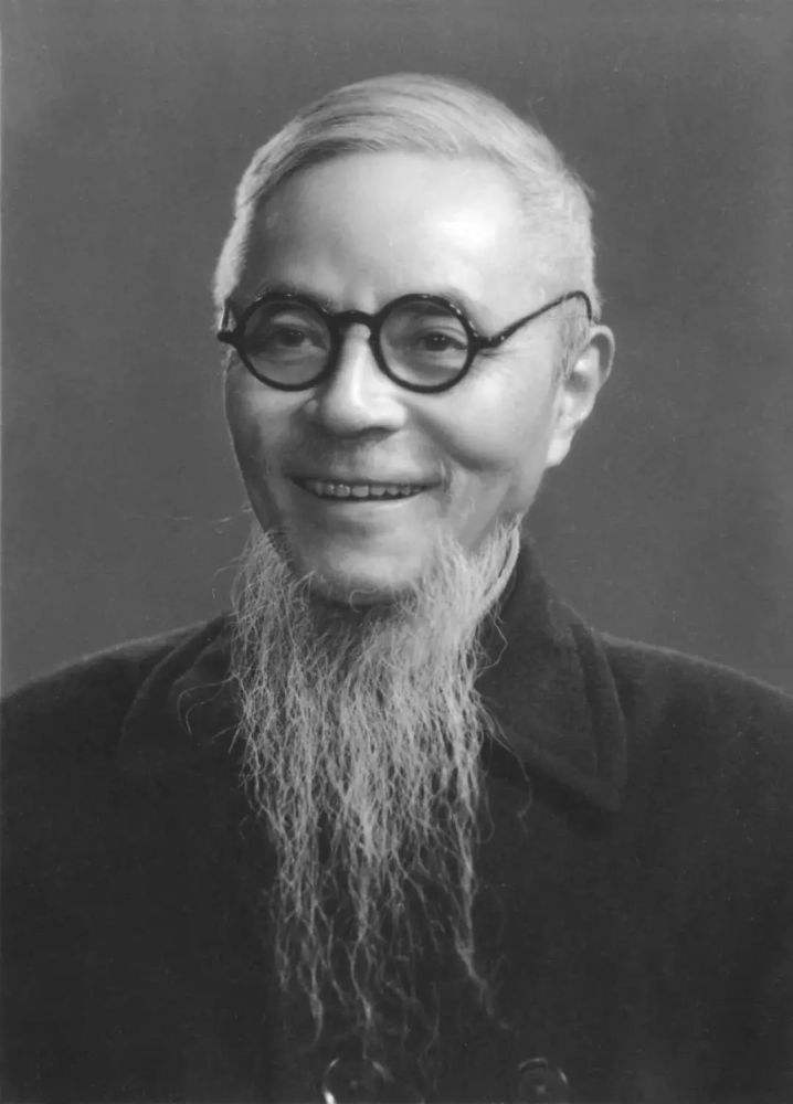 关于陪伴家人的名人散文(现代名人陪伴家人的例子) _晶羽科技