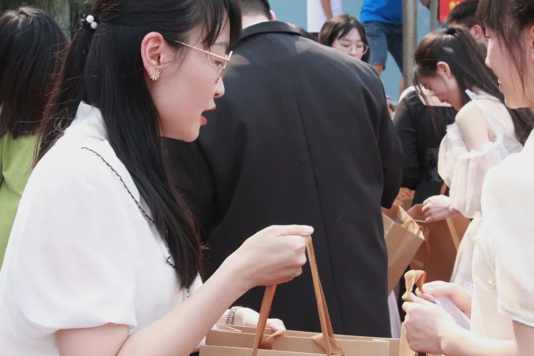 意义非凡！18岁与20岁的青春对话，成都盐外新阶段，学子的新起航