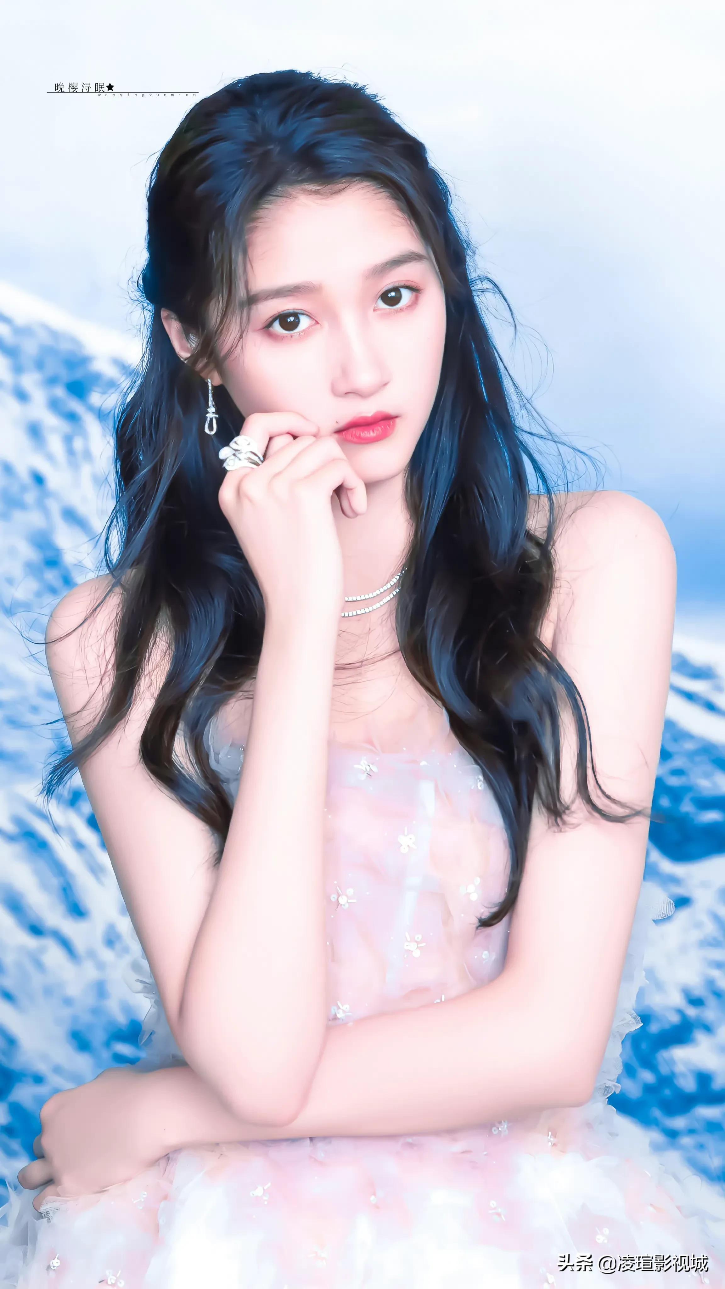 明星壁纸图片分享：关晓彤（2）