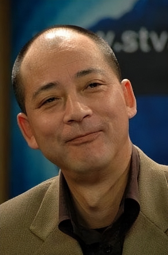 65岁林栋甫近照,曾是内地黄金配角,晚年被曝开出租糊口