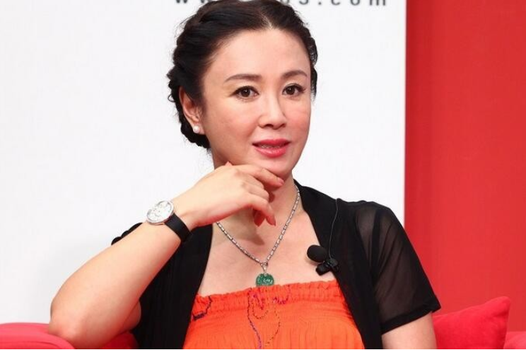 "最美妲己"傅艺伟:14岁成名52岁沦为阶下囚,现状令人直呼:认不出-蘑菇