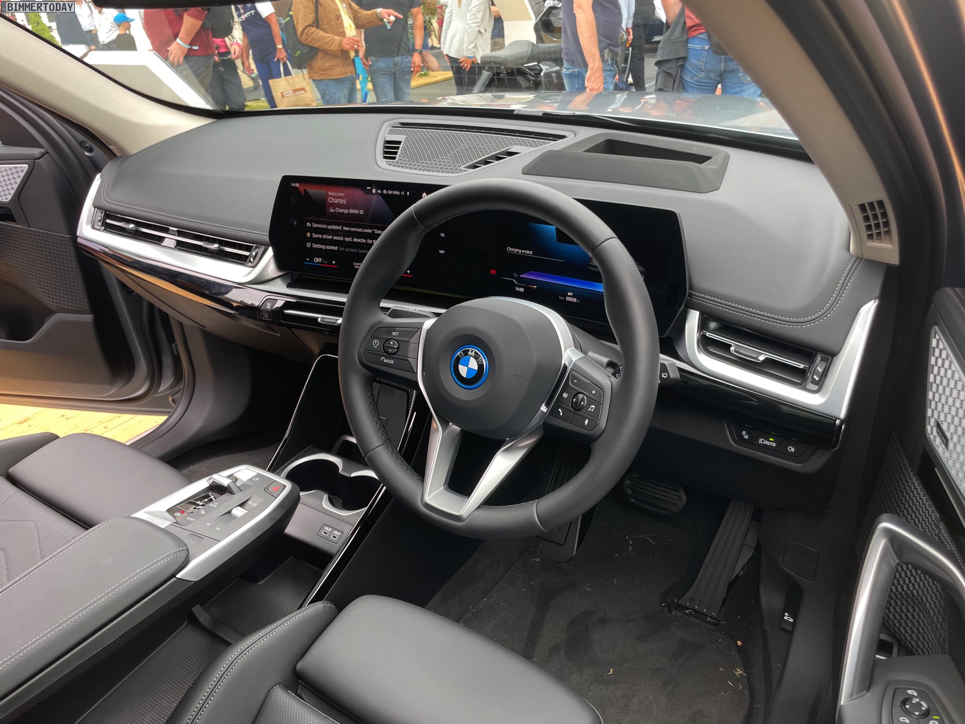 双电机四驱，车长4米5，5.7秒破百，全新宝马iX1实车亮相