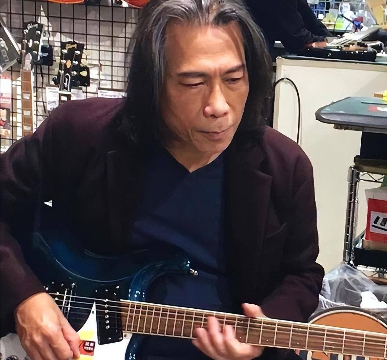 70岁陈近南定居广东小县城!胡子花白显苍老,小33岁女友陪伴左右