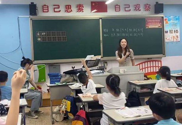 官方带来好消息，两类学历的学生有福气了，有机会直接成为教师