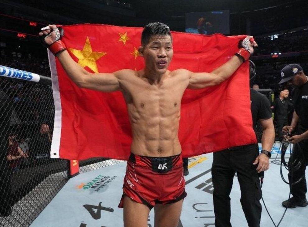 李景亮對陣齊馬耶夫比賽時間（喜訊！中國UFC巨星李景亮不打算退役了，或二戰奇馬耶夫為國爭光）