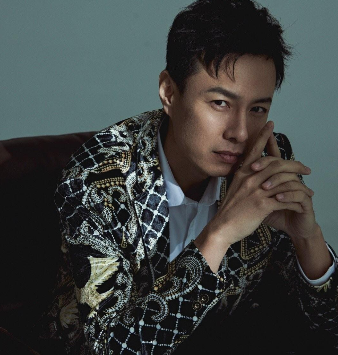 电视剧大全朱铁(演员朱铁:娶圈外美术老师,陪母亲战胜乳腺癌,娱乐圈的