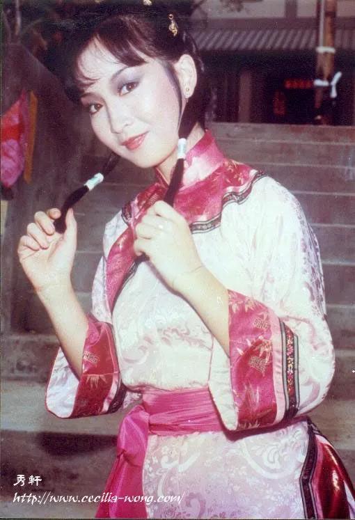 港剧经典《侠女十三妹》黄杏秀、翁美玲版