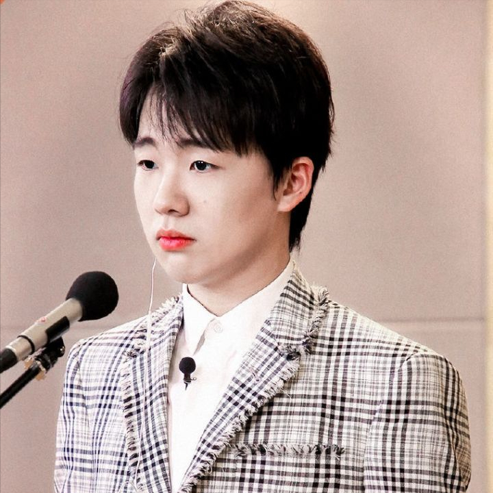 明星不红就活该被羞辱？吴昕被一刀剪掉长发，还有人喝油漆洗胃