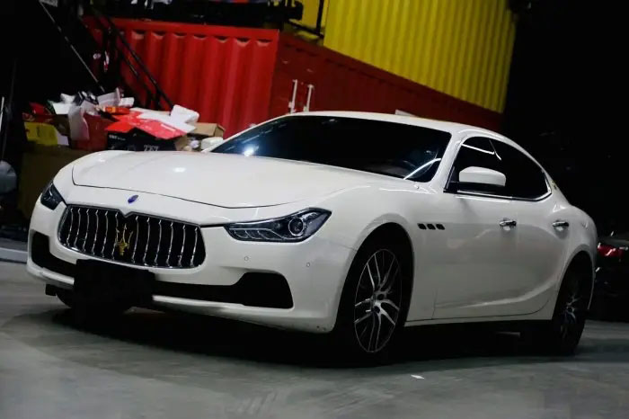 沈阳第一台玛莎拉蒂改高亮瓷器蓝,撩妹豪车还得是玛莎拉蒂