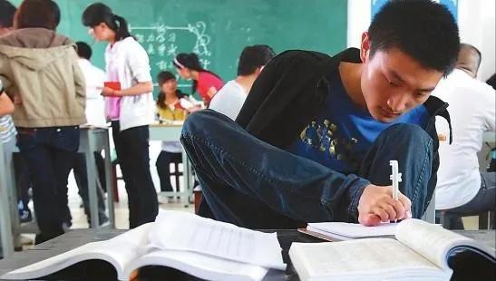 无臂状元杨孟衡，考上剑桥硕士，收获爱情，结婚生子成了人生赢家