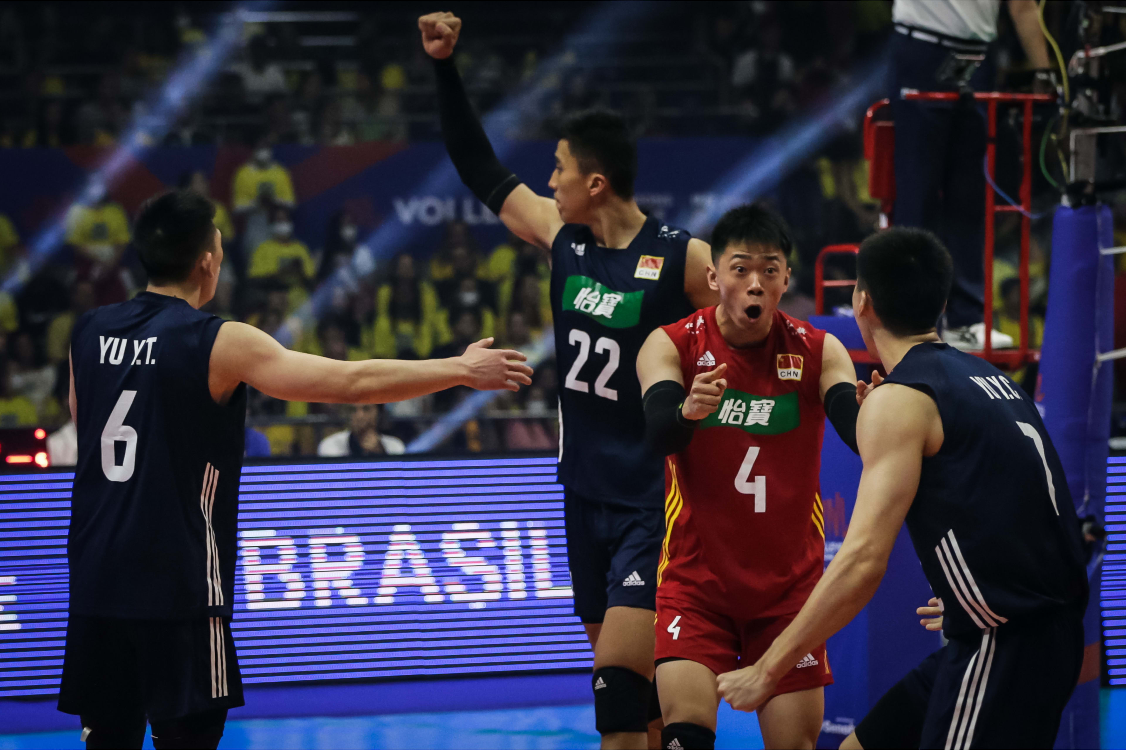 大冷门！中国男排以3比0战胜世界排名第一的巴西男排