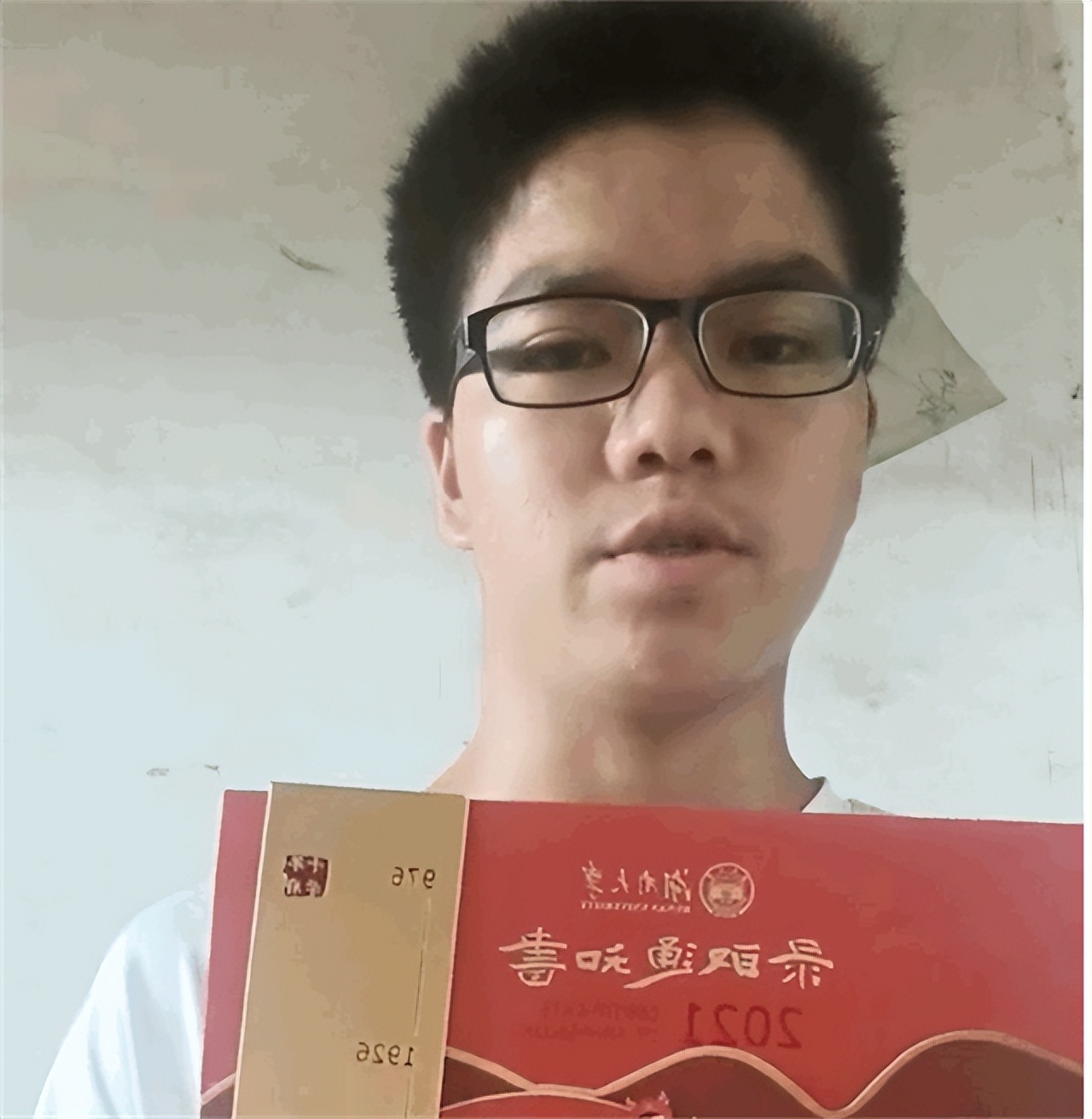 父亲抛弃，母亲改嫁，农村少年619分考上985：不让去世的奶奶失望