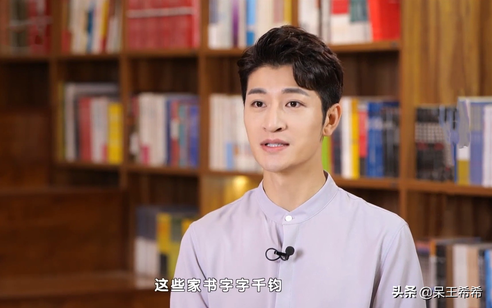 央视新面孔尹颂事业发展高开低走，被观众认可需要更长时间