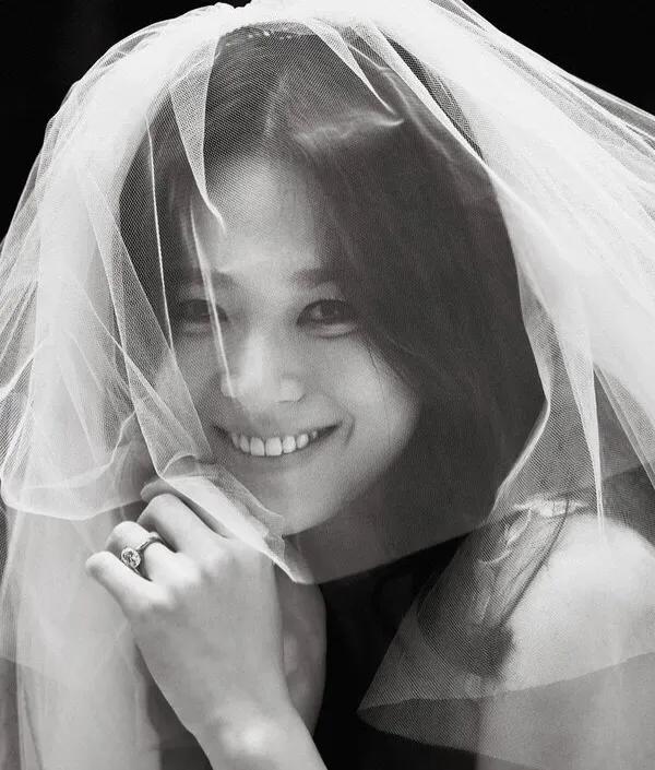 她曾经是韩国第一整容美女，现如今还是风韵犹存