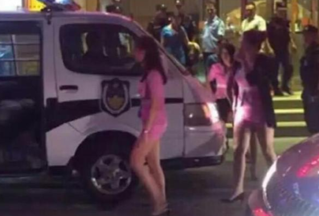 郑州“红馆”覆灭记：奢华堪比皇家一号，出动十五辆警用大巴抓人