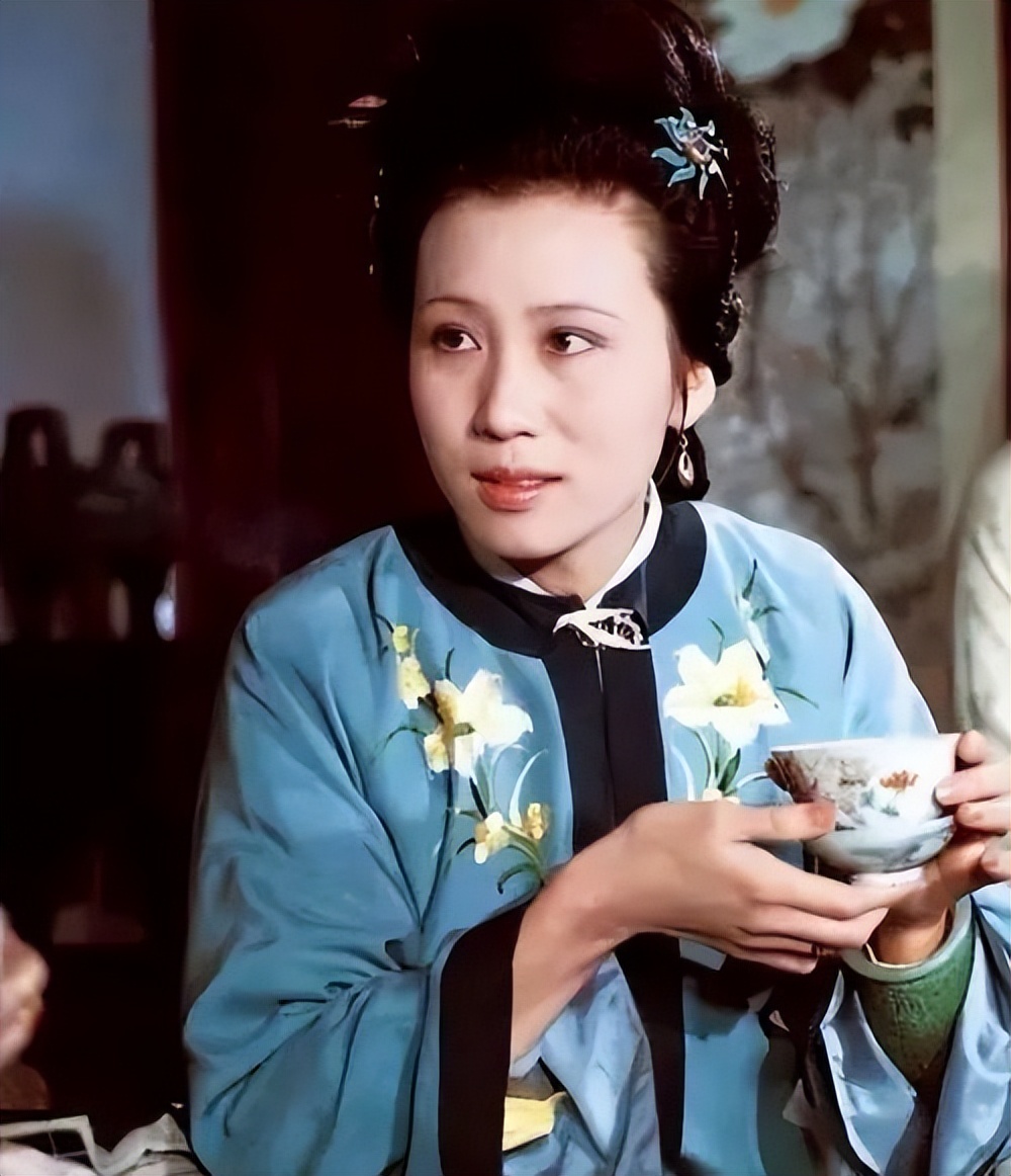 东方闻樱本色出演《红楼梦》，女孩都不和她玩，只和陈晓旭关系好