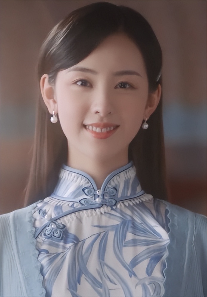 陈都灵深夜街头跳舞，瘦成纸片人撑不起衣服，新剧收官遭窦骁避嫌