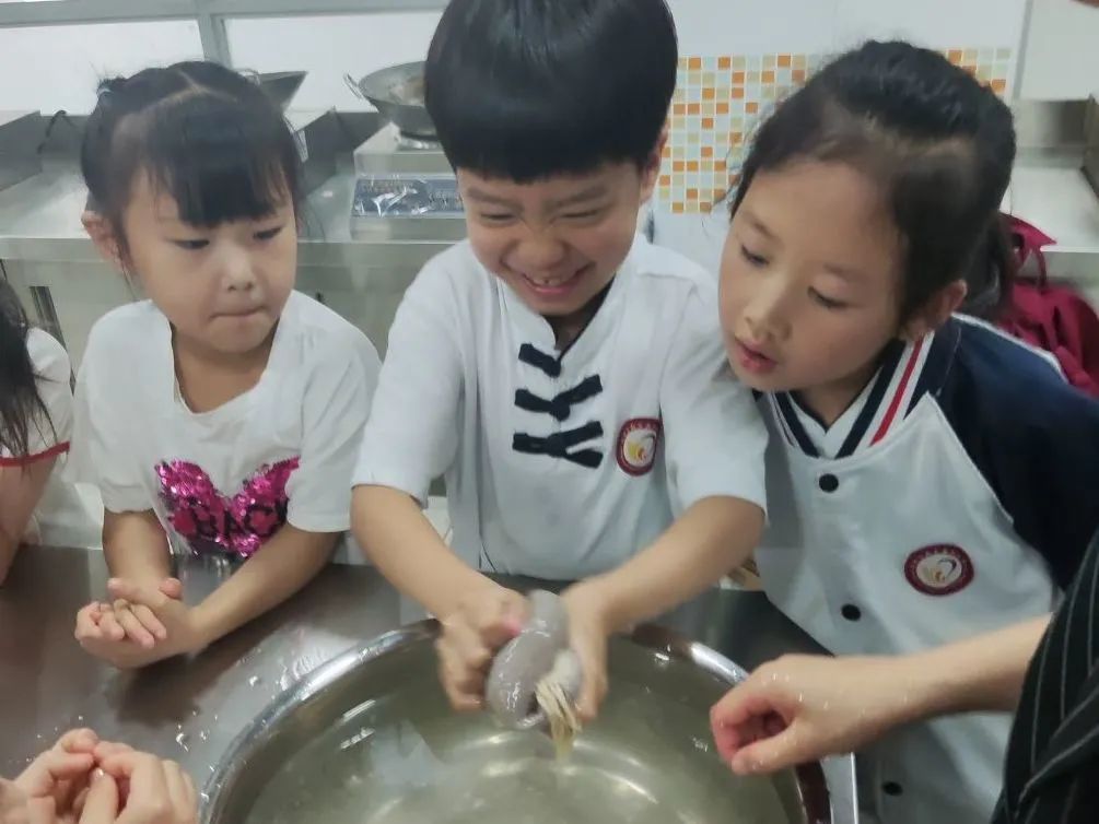成都高新区朝阳小学深入开展二十四节气之小满有关活动