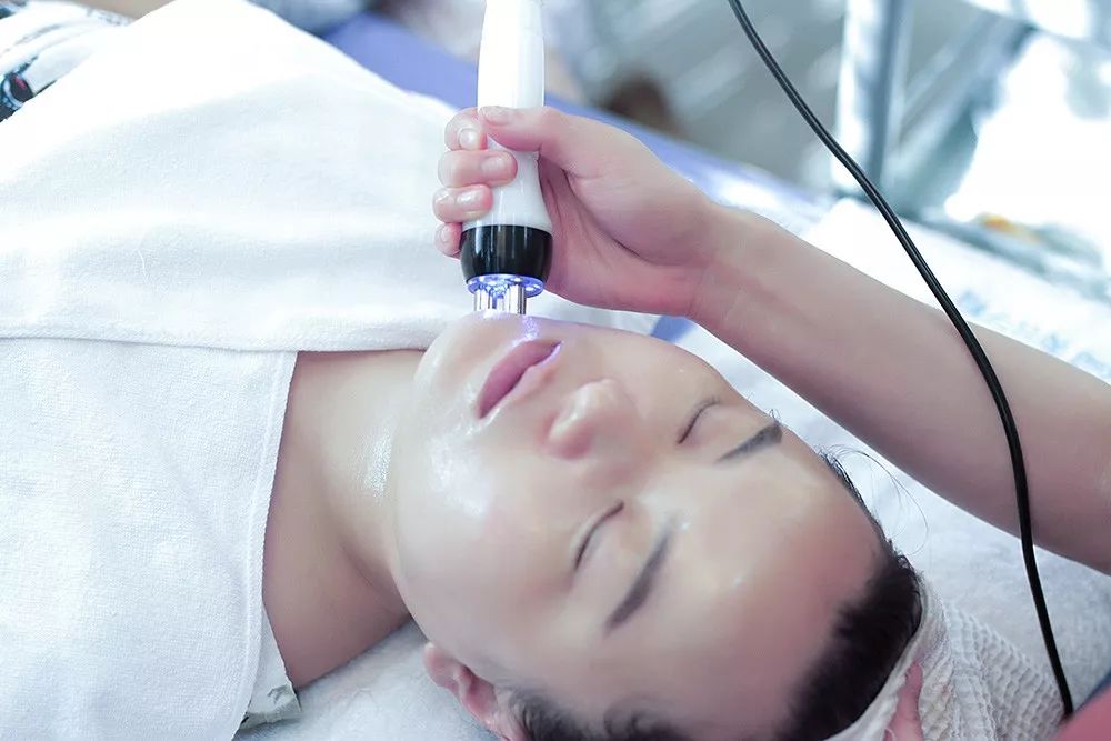 美克拉系统：皱纹为什么那么难去除，皮肤管理中心是如何除皱的