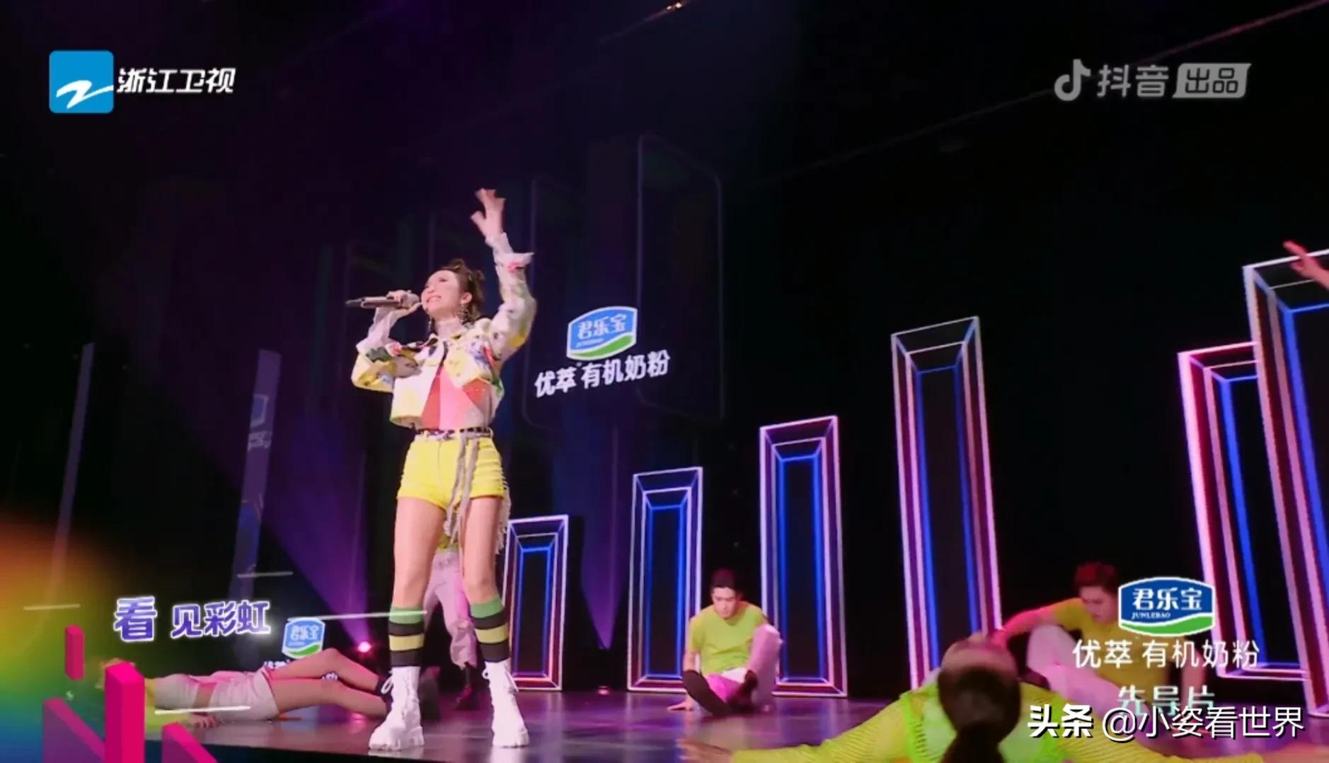 好喜欢容祖儿的红裙子,凤凰传奇也令人感动,李玟变成“QQ姐”