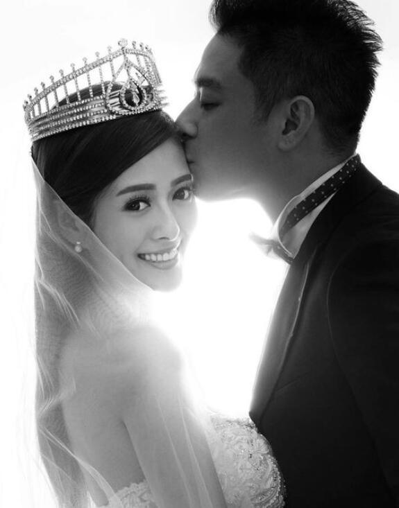 alexande叫冯国柱,国外名牌大学毕业,是一位从事建筑业的商人,家族有