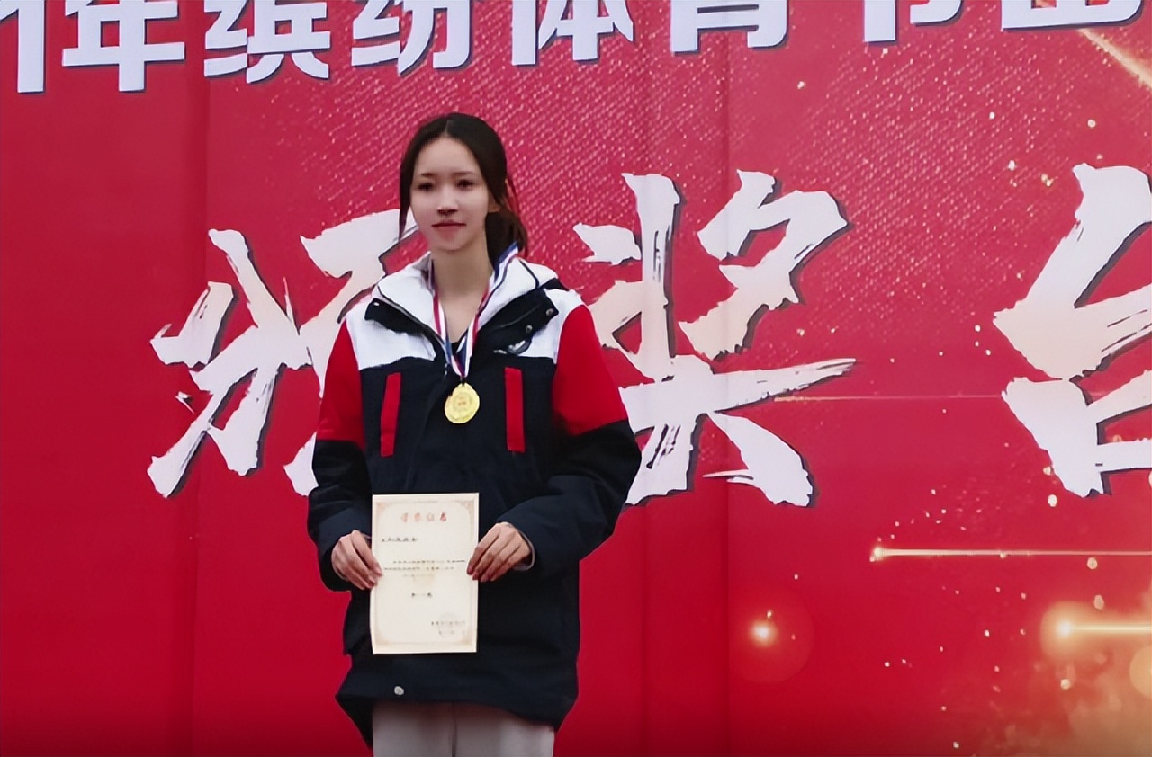 从体弱多病，到全国第一名，“跑”进清华大学的重庆女孩