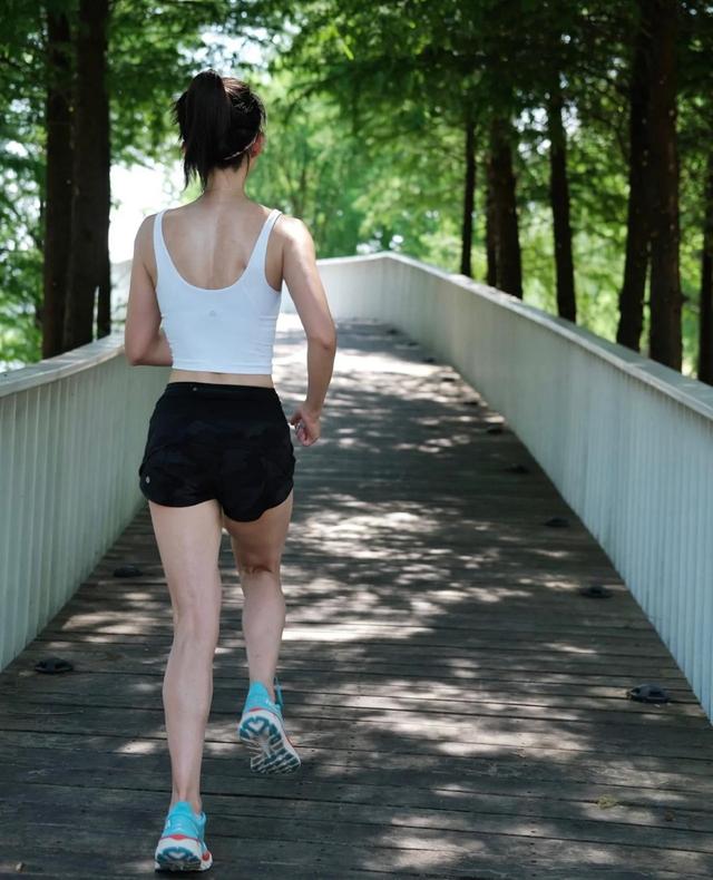 女生的气质是可以培养的，做到这几方面，你就是气质女神