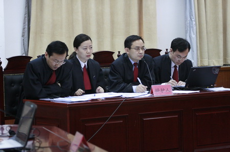 鼓吹自己在公检法有关系的律师，能帮忙办理取保候审。你会信吗？