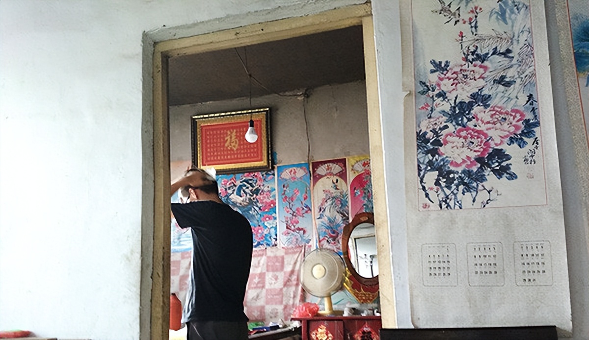 2016年，山东18岁考生恶意篡改同学高考志愿，其父母扬言十万了事