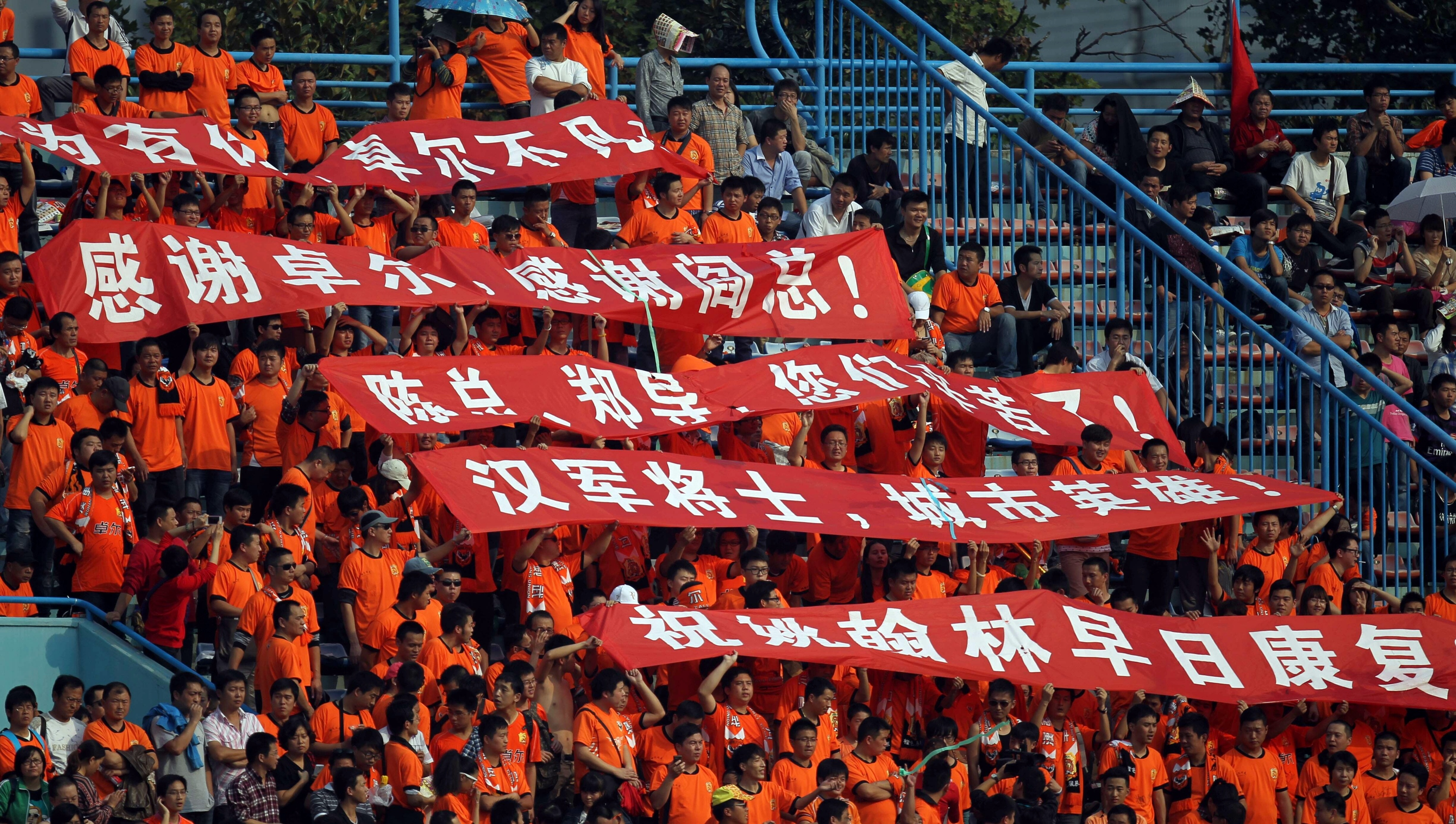 武汉足球橙色褪去，卓尔完成“历史神使命”