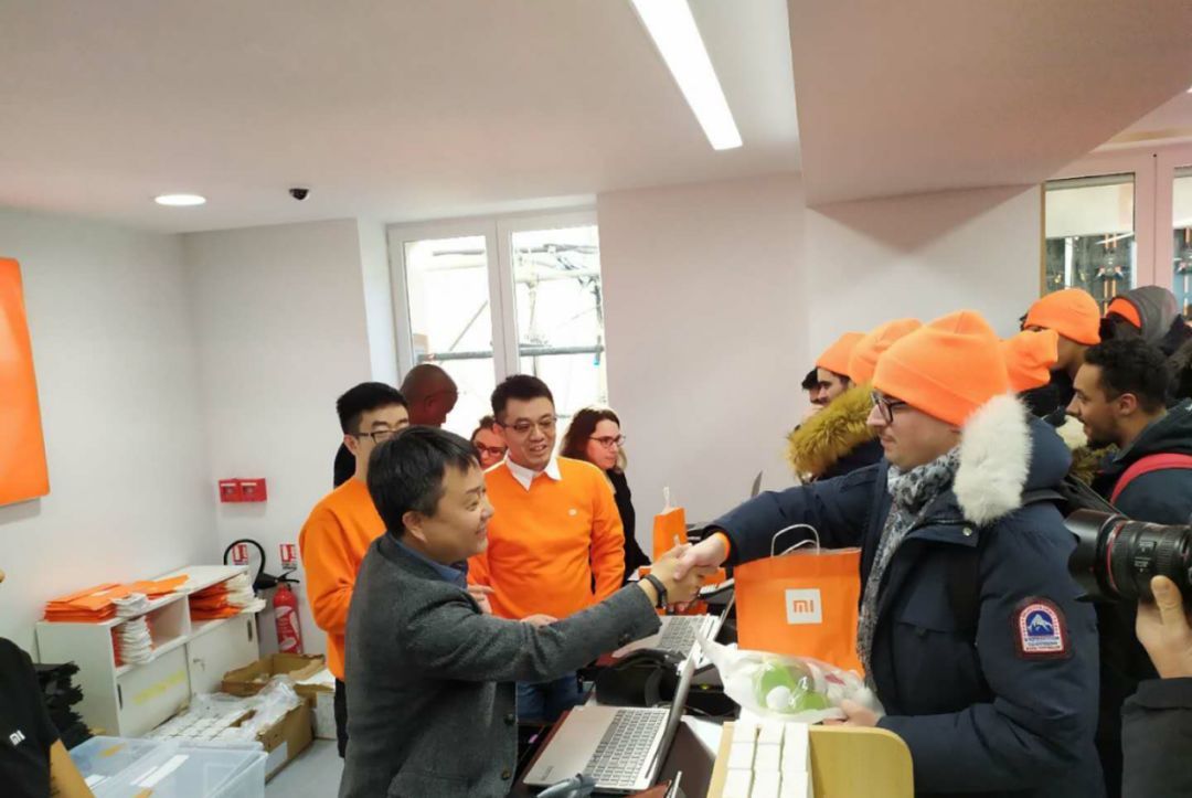 小米在意大利遭罚款2176万，手机有划痕拒绝保修整机，你支持吗？