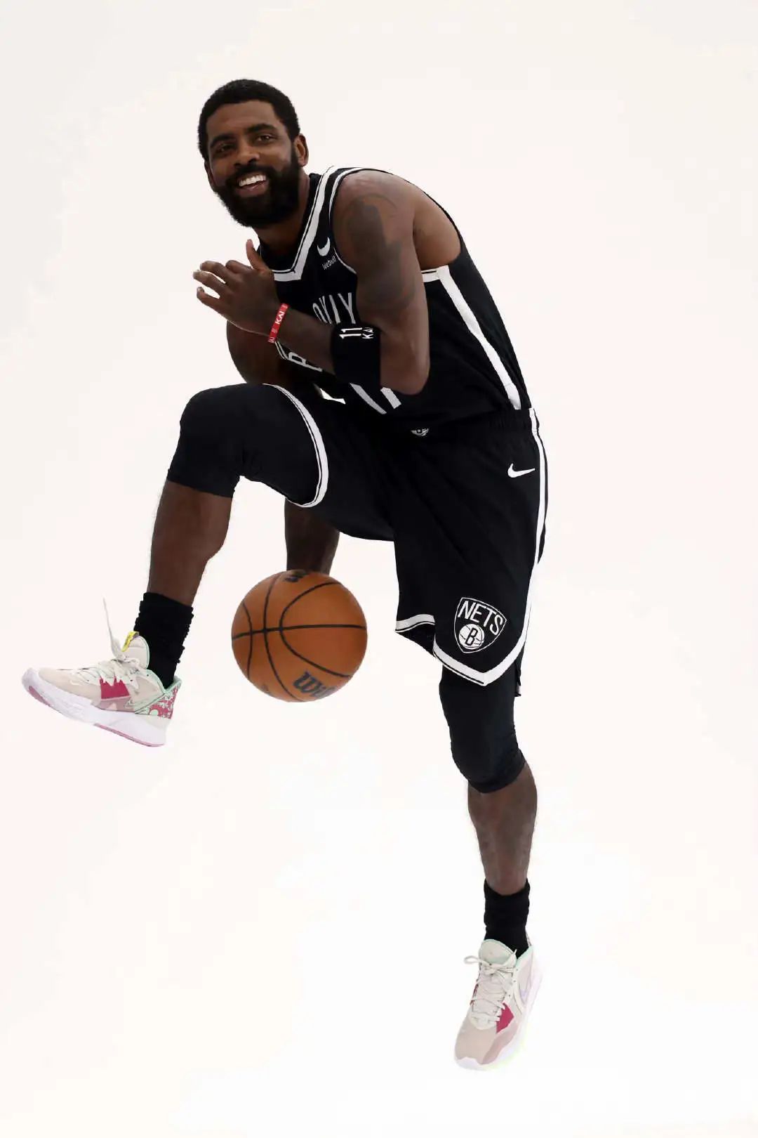 nba球鞋的牌子有哪些（NBA新赛季媒体日球鞋全盘点-眼花缭乱，惊喜不断）