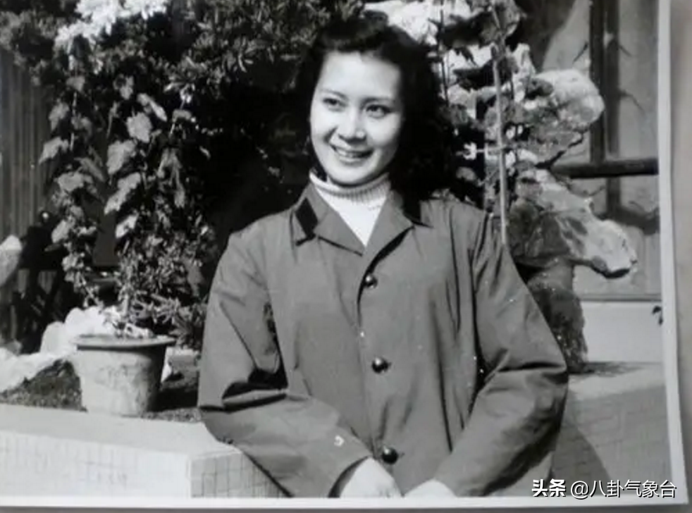 “气质美人”肖雄，将一生奉献给演艺事业，单身30年不后悔