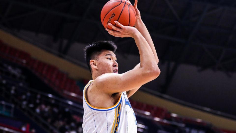 高登cba以前在哪里(从最佳球队到MVP，CBA前两阶段的8大奖项花落谁家？)