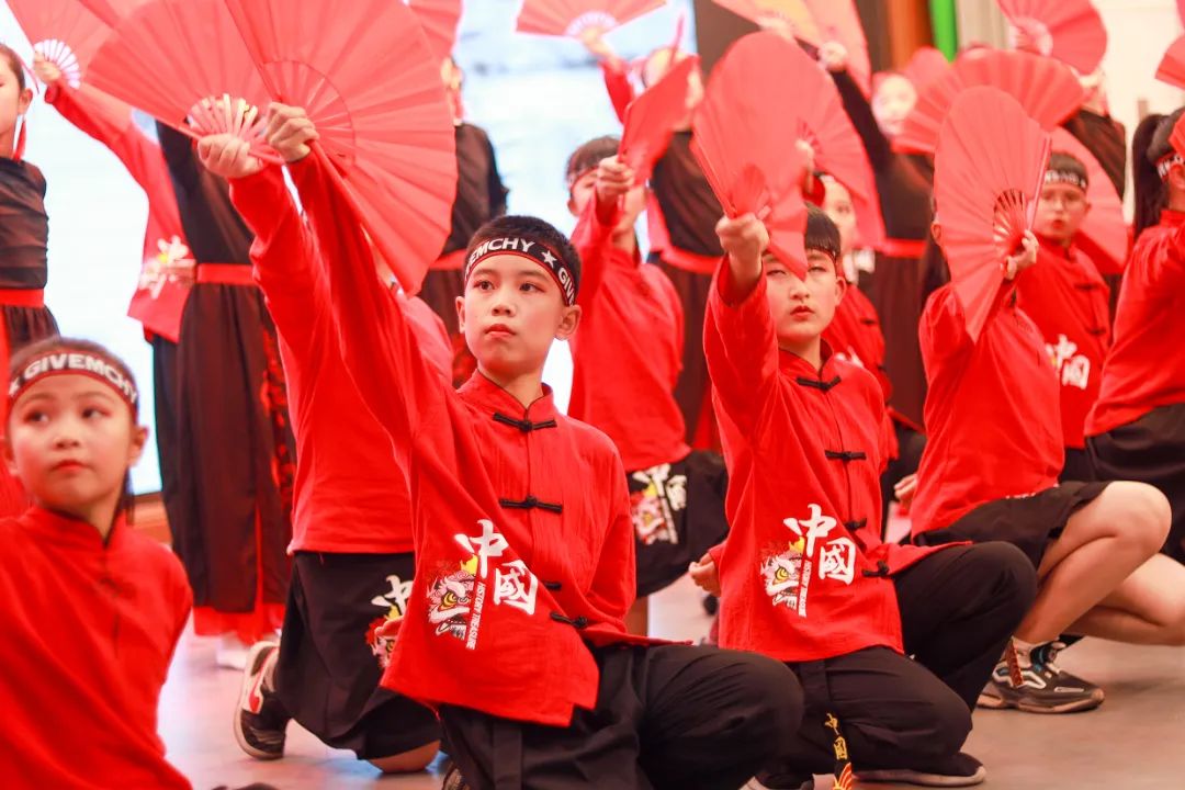 华阳实小举行“童星耀五月·艺术绽花开”群舞比赛（三四年级）