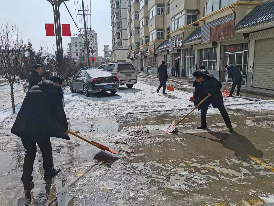 最美不是下雪天，而是他们奋战的身影