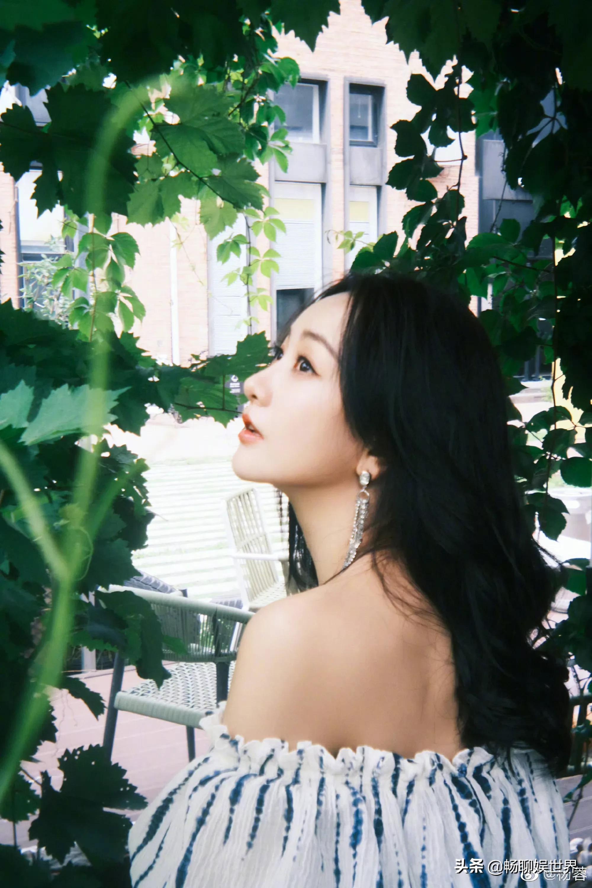 41岁的杨蓉看起来依旧年轻漂亮