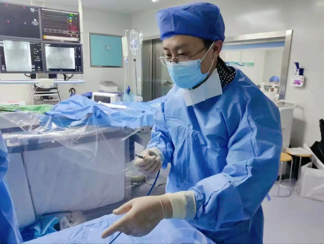 全球体积最小！西安大兴医院为七旬老人成功植入无导线心脏起搏器